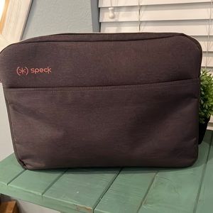 Speck 16” Laptop Case - Charcoal Gray with Rose Gold Zipper